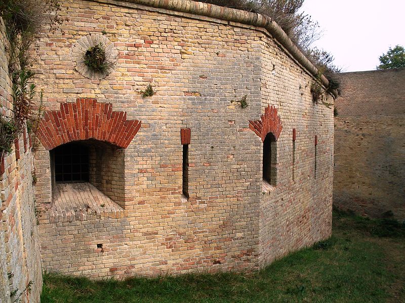 File:Ancona - Forte Altavilla 1863 capponiera.jpg