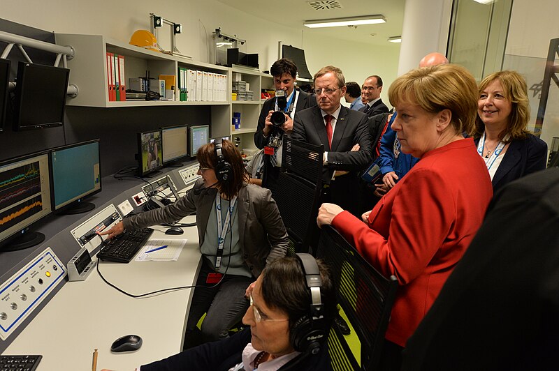 File:Angela Merkel in der Zentrifuge im -envihab (26488343743).jpeg