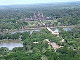 vue aérienne d'angkor wat (7294722974).jpg