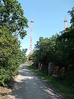 Миниатюра для Файл:Antennenmaste, Farkasvölgyi Straße 10-14 von Csíz Straße, 2023 Széchenyihegy.jpg