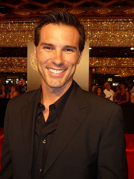 File:Austin Peck 2010 Daytime Emmy Awards 1.jpg