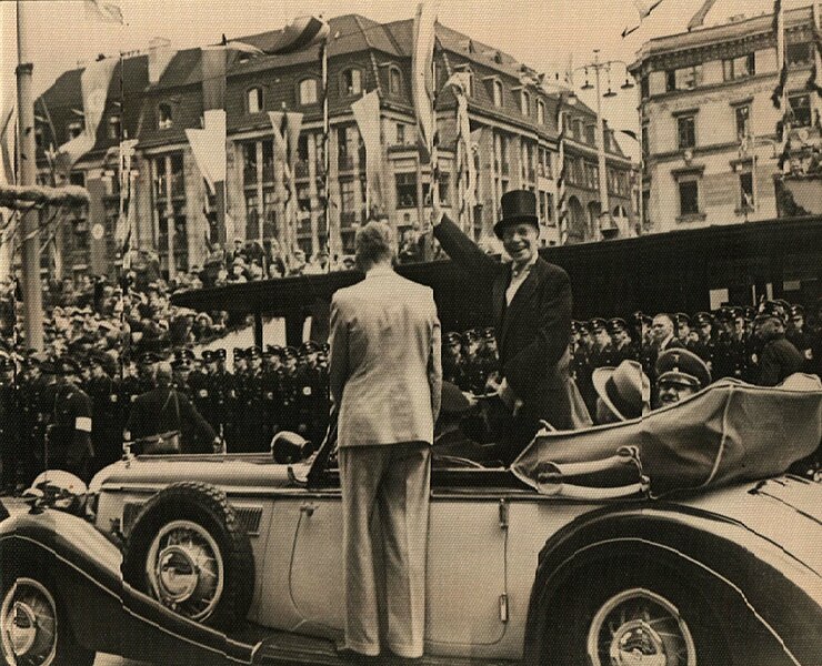 File:BASA-3K-7-355-56-Cultural review of the nations in Hamburg, 1936.jpg