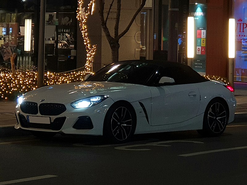 File:BMW G29 Z4 sDrive20i M Sport Alpine White (1).jpg