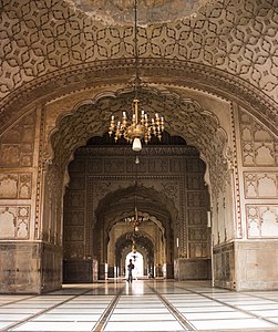 "Badshahi_Mosque_King’s_Mosque.jpg" by User:Ujphotos