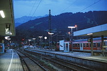 Looking towards Mittenwald Bahnhof Garmisch-Partenkirchen Nacht.jpg