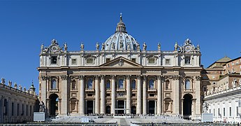 Главната фасада на църквата Свети Петър (Рим), Ватикана, Рим, Италия (2015)