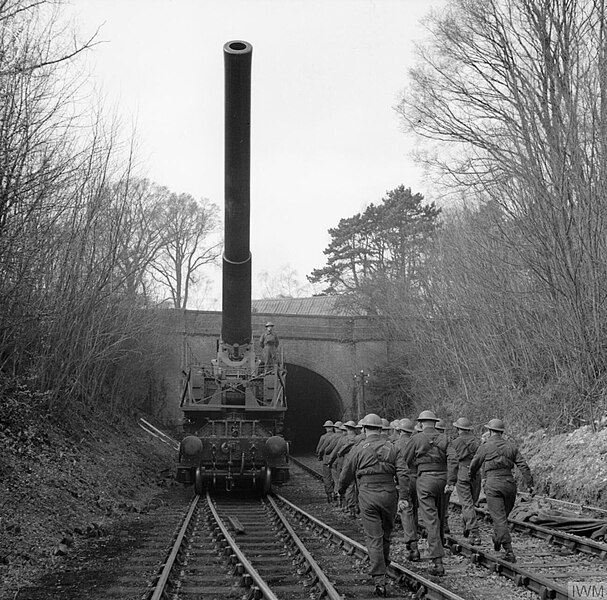 File:BocheBusterFrontOutsideBourneParkTunnel21March1941.jpg