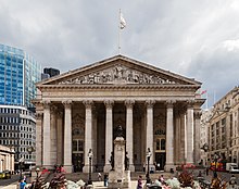 The final public reading in London is on the steps of the Royal Exchange building. Bolsa, Londres, Inglaterra, 2014-08-11, DD 144.JPG