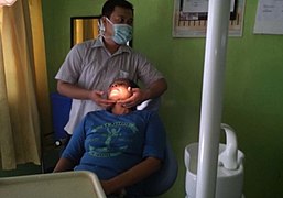 在楠榜省首府班达楠榜社会卫生中心的牙科服务。