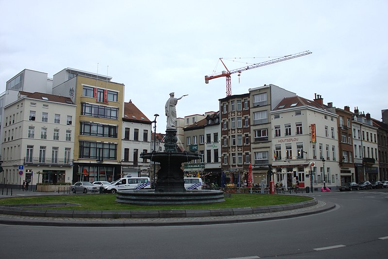 File:Brusel, Place Rouppe.jpg