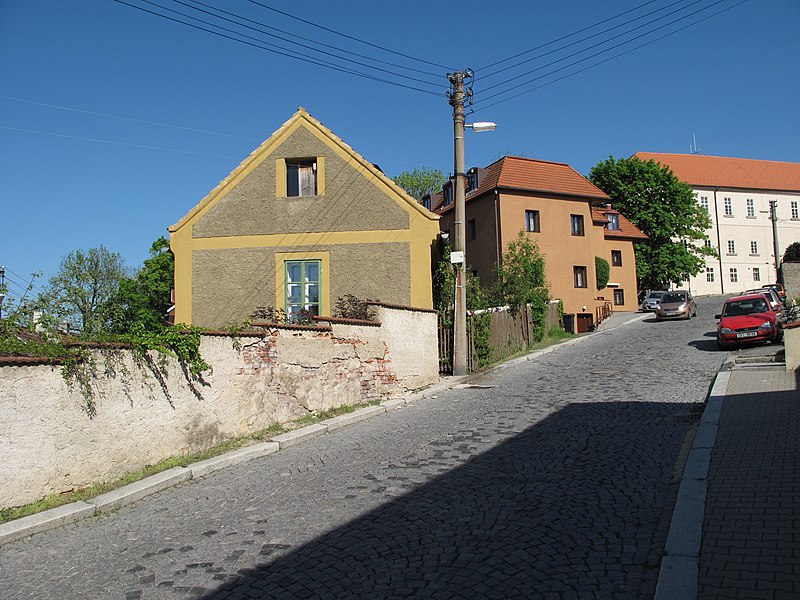 File:Buštěhrad (0187).jpg