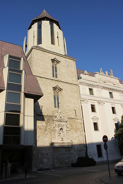 File:Budapest wieza klasztoru sw Mikolaja.jpg