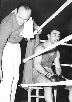 Ласло Папп (справа) в 1955 году