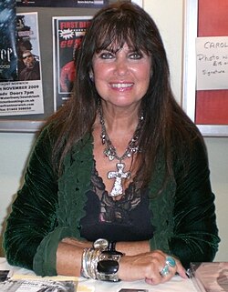 Caroline Munro e 2009.