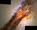 Unha imaxe do Telescopio Espacial Hubble (HST) do disco de po que está en fronte do núcleo de Centaurus A. Créditos: HST/NASA/ESA.