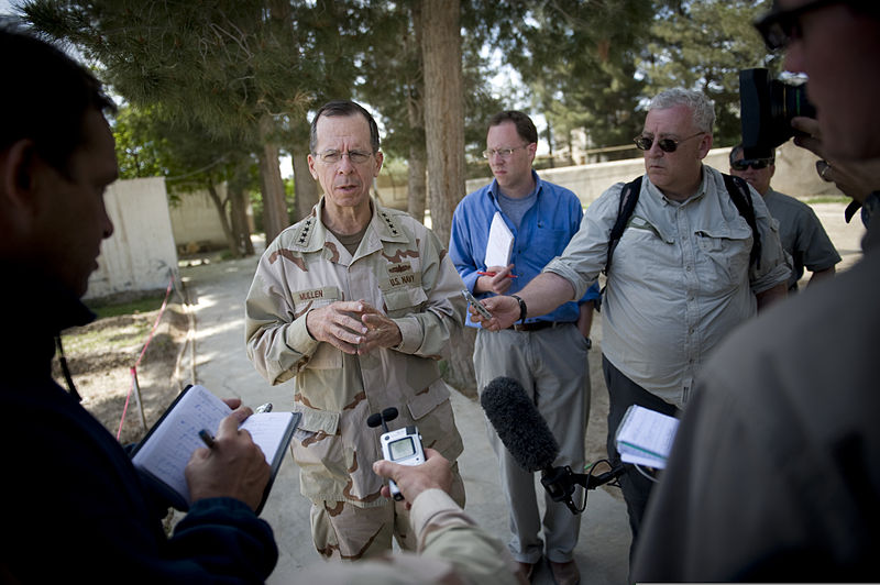 File:Chairman of the Joint Chiefs of Staff Navy Adm. Mike Mullen addresses the traveling media after a meeting with Zabul provincial governor Mohammad Ashraf Naseri, April 24, 2009, at Forward Operating Base Walton 090424-N-TT977-341.jpg