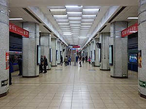 Chaoyangmen Station (2-жол) платформасы 20161107.jpg