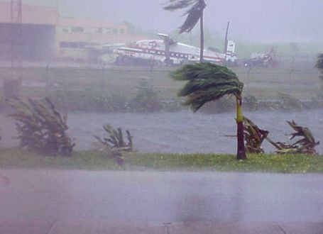Тайфун Чатаан[en] в июле 2002 года