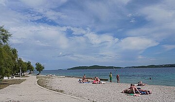 Soubor:Chorwacja_-_plaża_-_panoramio.jpg