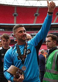 Chris Lucketti - Salford City müdür yardımcısı.jpg