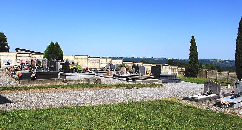 File:Cimetière de Sarlabous (Hautes-Pyrénées) 1.jpg