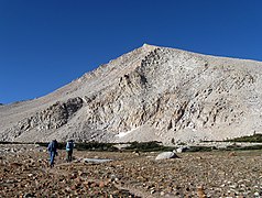 Wanderer auf dem Weg zum Gipfel