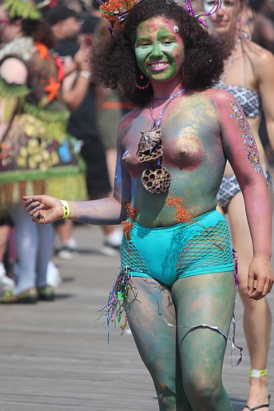 File:Coney Island Mermaid Parade 2013 by Hypnotica Studios 60.jpg