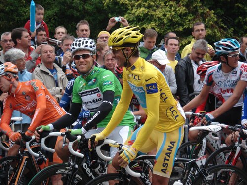 Alberto Contador in the start of the stage 17 in Pau