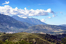 La cuvette cortenaise vue de Poggio-di-Venaco. En arrière-plan, les aiguilles de Popolasca.