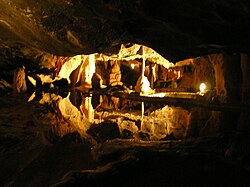 Grotta di Coxs Cheddar Gorge.jpg