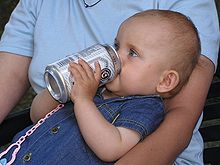 Baby drinking beer Detsky alkoholismus.jpg