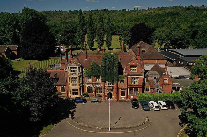 File:Dalewood House, Main School Building.jpg