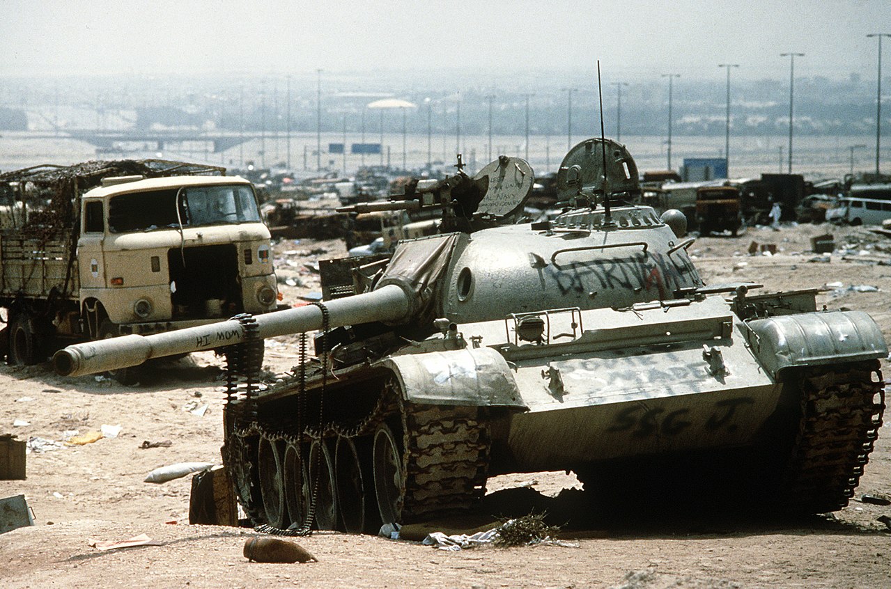 1280px-Destroyed_Iraqi_T-55_on_highway_between_Basra_%26_Kuwait_City_1991-04-18_1.JPEG