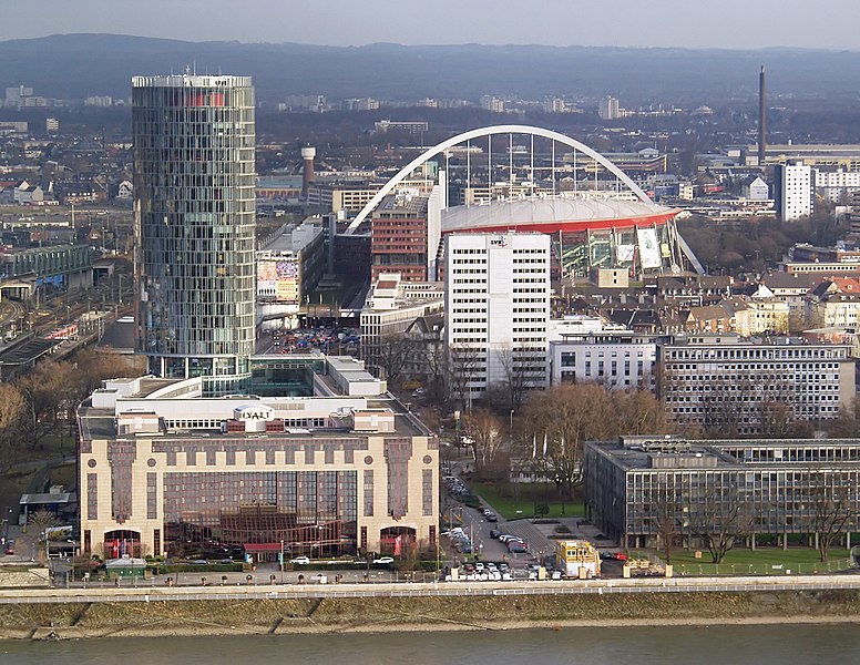 File:Deutz mit Hyatt Regency, KölnTiangle und Kölnarena.jpg