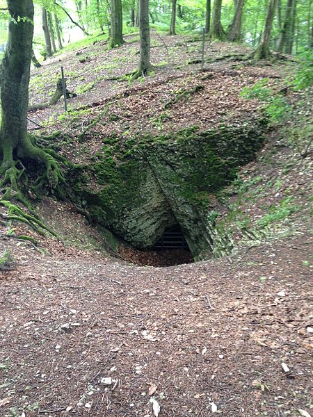 File:Die Zwergenhöhle.jpg