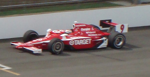 Scott Dixon makes his pole-winning qualification run.