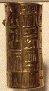 Золота циліндрична печатка з іменем фараона Джедкара Ісесі Музей витончених мистецтв. Бостон