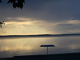 Senja di Jackfish Lake (9195682643).jpg