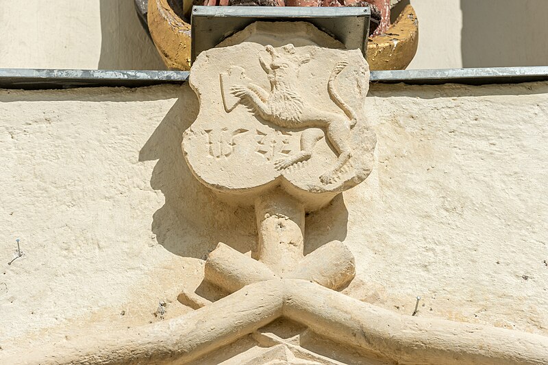 File:Eberndorf Kirchplatz 1 Stiftskirche Mariä Himmelfahrt Portal Löwenrelief 31082017 5466.jpg