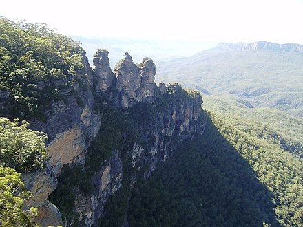 The Three Sisters and the Jamison Valley, from Echo Point, Katoomba