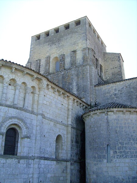 File:Eglise de Mornac1.jpg