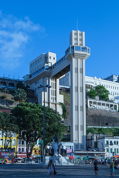 How to get to Elevador Lacerda with public transit - About the place