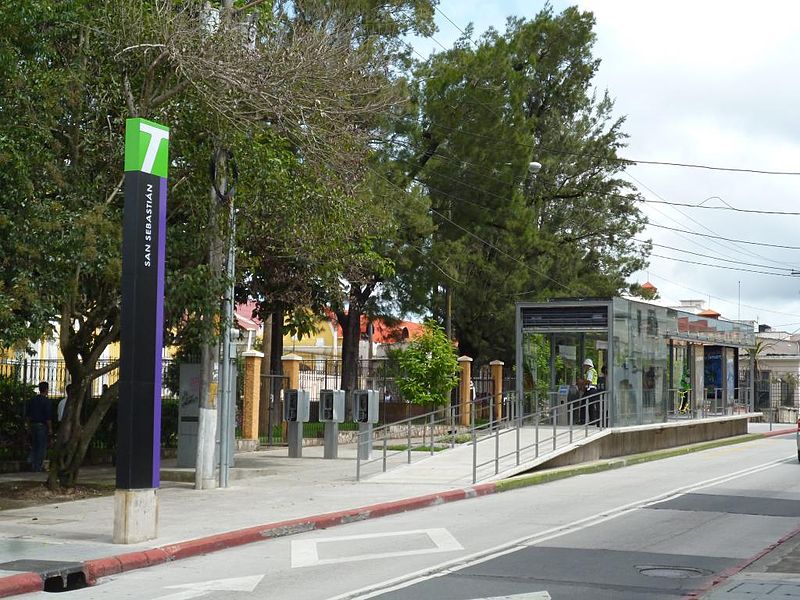 File:Estacion san sebastian anden.jpg