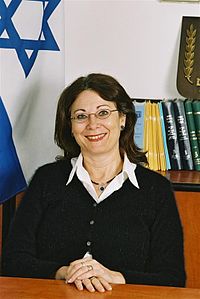 Esther Hayut.jpg