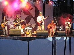 Eva Braun pada tahun 2008 EXIT festival; dari kiri ke kanan: Stojkov, Glavaški, Rajić, Vasović, Dolinka, Obradović