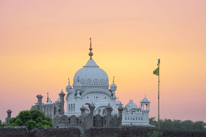 File:Evening View of Ranjit Singh Samadhi.jpg