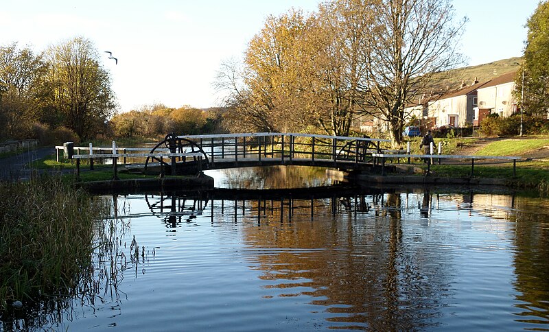 File:Ferrydyke Wharf and bascule bridge, Forth & Clyde Canal, Old Kilpatrick, Scotland.jpg