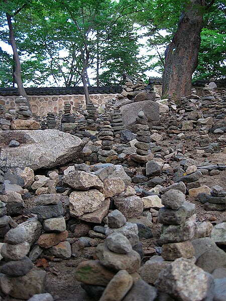 File:Files of stones at Bulguksa-Gyeongju-Korea-01.jpg