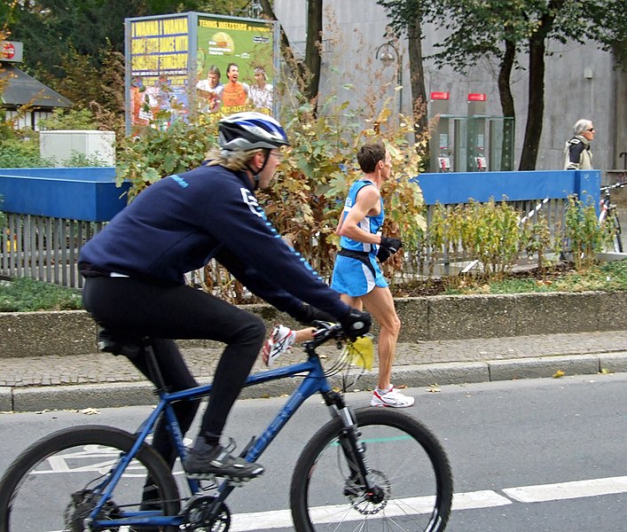 File:Frankfurt-marathon2007-baumann002.jpg