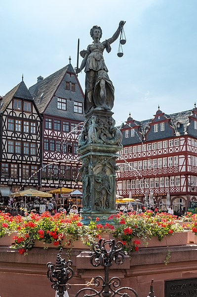 File:Frankfurt am Main, Gerechtigkeitsbrunnen -- 2015 -- 6735.jpg